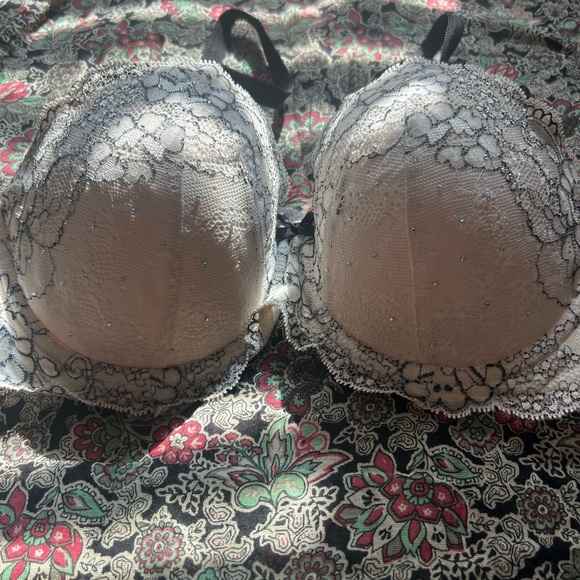 Victoria Secret Angel Bra 34D - Picture 2 of 15